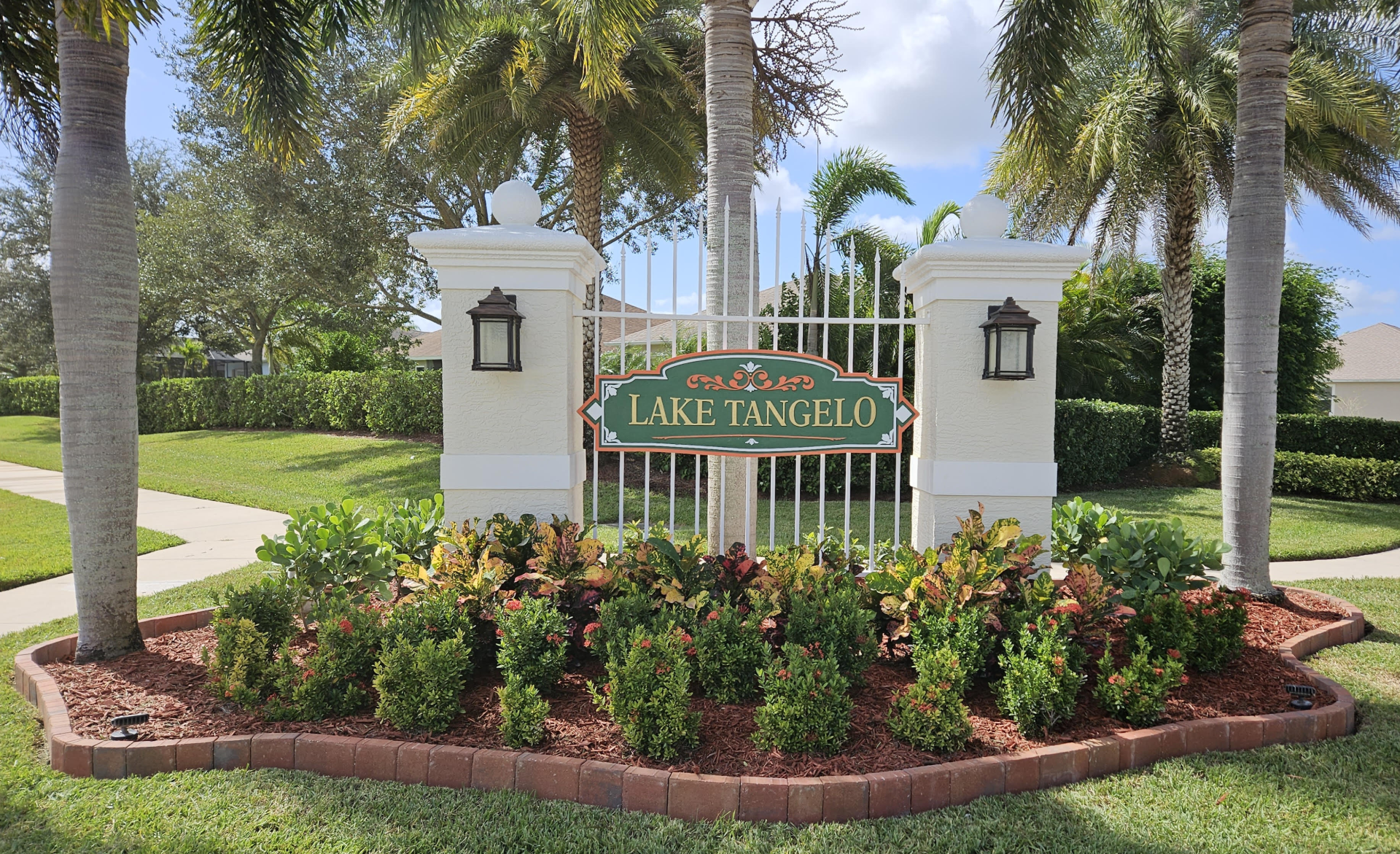 Lake Tangelo Entrance Gate